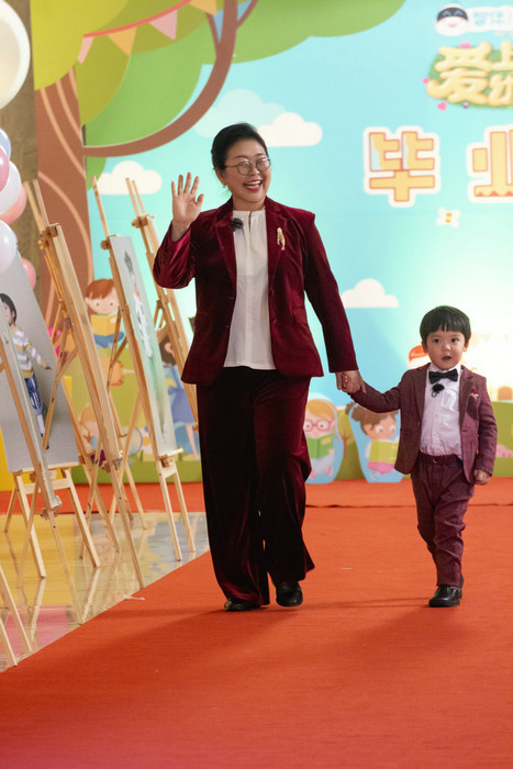《爱上幼儿园》收视十连冠暖心收官 获光明日报点赞教育理念