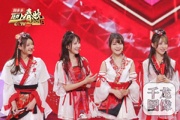  SING女团登《我要上春晚》唱响《寄明月》 红白扇翻飞舞出国风正当时
