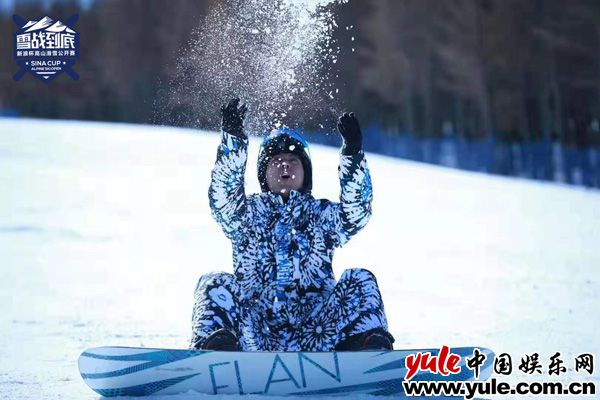 蒲巴甲现身滑雪公开赛 聚焦冰雪运动助威冬奥