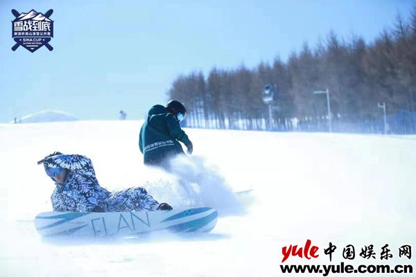 蒲巴甲现身滑雪公开赛 聚焦冰雪运动助威冬奥