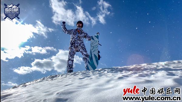 蒲巴甲现身滑雪公开赛 聚焦冰雪运动助威冬奥